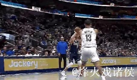 5秒钟5分！华盛顿空接扣篮，随后抢断助攻克莱三分投进